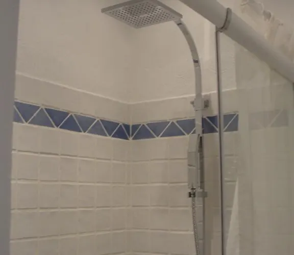 De La Cherine לינה וארוחת בוקר קווינסון