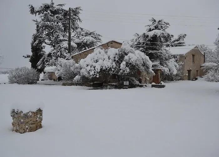 לינה וארוחת בוקר De La Cherine 4*